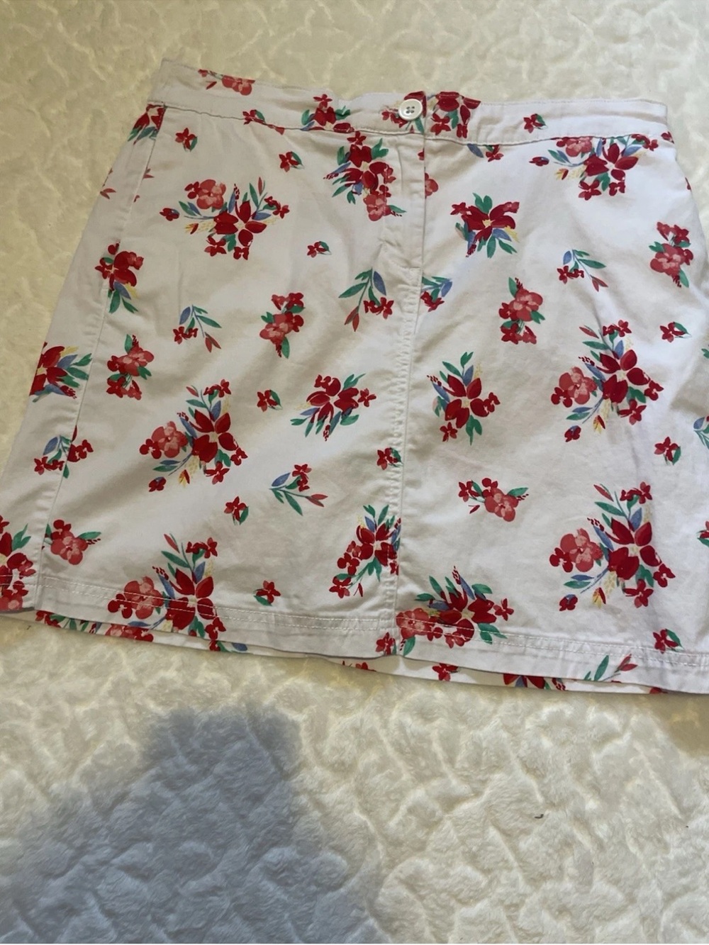 Karen Scott White Skort with Red Floral Print